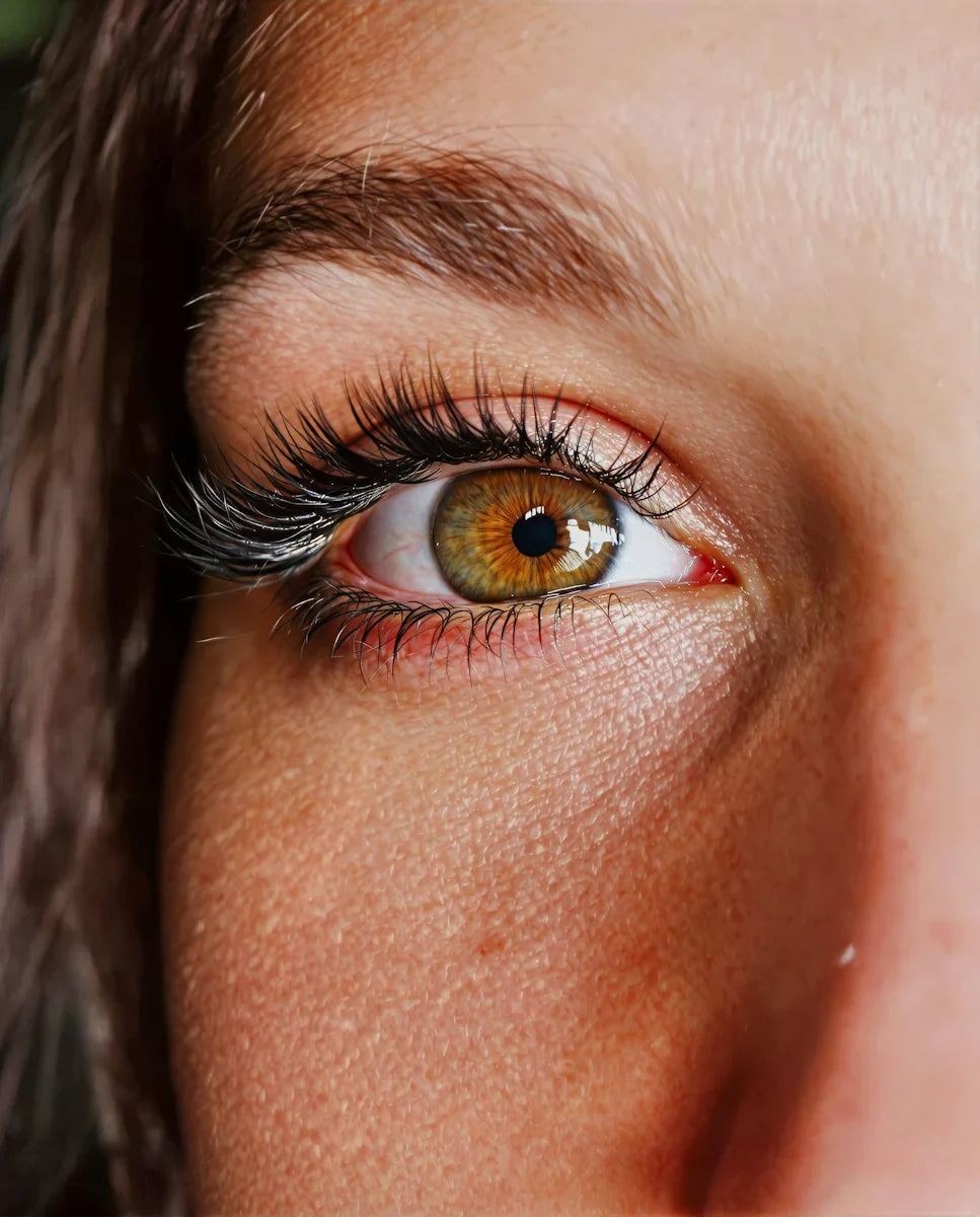 Contour des yeux