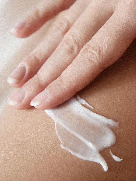 SILKY BODY LOTION - Sensitive skin - Soothes and hydrates - 190ml